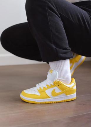 Nike sb dunk low yellow/white женские желтые кроссовки найк аир джордан