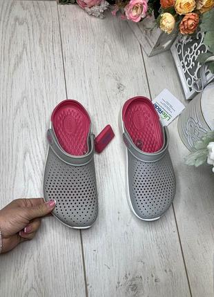 Крокси жіночі сабо крокси crocs literide™ clog pearl/white сіро-малинові3 фото