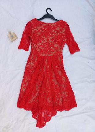 Красивое красное эффектное кружевное платье миди с шлейфом2 фото