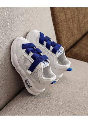 Кросівки дитячі білі з синіми липучками