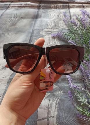 Женские солнцезащитные очки roots
