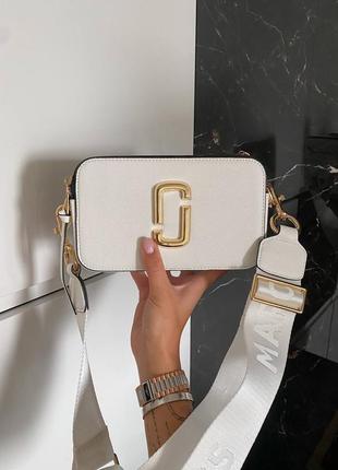 Marc jacobs snapshot white/gold logo трендова золота біла сумочка марк джейкобс золотиста сумка біла тренд