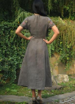 Льняна сукня з ручною вишивкою "загадковість"6 фото