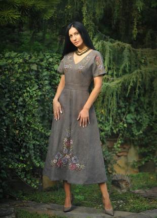 Льняна сукня з ручною вишивкою "загадковість"7 фото