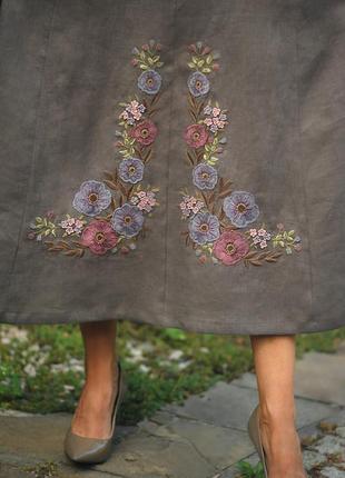 Льняна сукня з ручною вишивкою "загадковість"8 фото