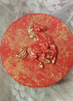 Шкатулка кругла