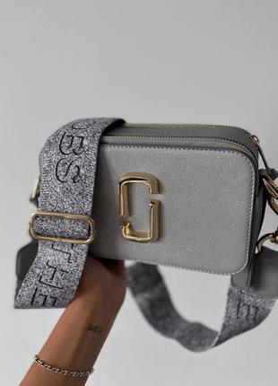 Marc jacobs grey shine logo новинка сіра блискуча сумочка марк джейкобс з блискітками гліттер серая блестящая сумка с блёстками с глиттер2 фото