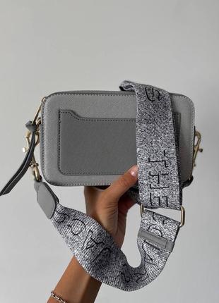 Marc jacobs grey shine logo новинка сіра блискуча сумочка марк джейкобс з блискітками гліттер серая блестящая сумка с блёстками с глиттер4 фото