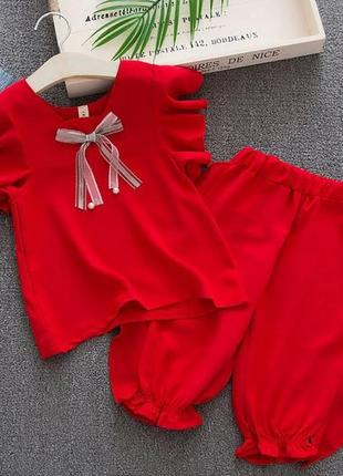 Летний костюм для девочки красный футболка капри шорты