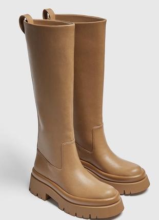 Коричневі чоботи на тракторній підошві pull&bear