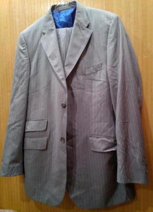 Классный костюм в полоску
