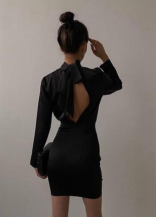 Шовкова сукня з відкритою спиною