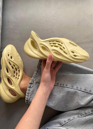 Літні шльопанці estate adidas yeeze foam