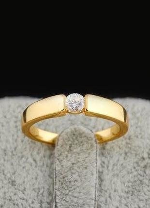 Позолоченное кольцо с фианитом1 фото