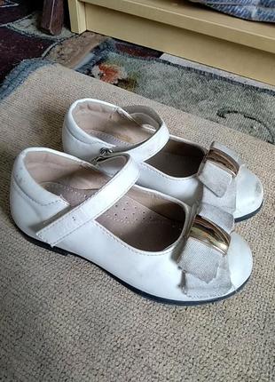 Мештики туфлі