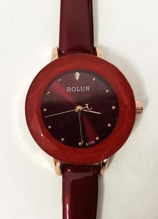 Стильні червоні наручні годинники жіночі. з блискучим ремінцем. в чохлі. модель 41794