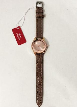 Стильні бежеві наручні годинники жіночі. з блискучому ремінцем. в чохлі. модель 811214 фото