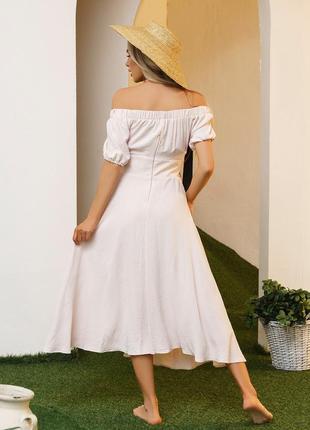Бежева сукня з розрізом та відкритими плечима4 фото