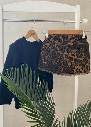 Модный свитшот и джинсовая юбочка с леопардовым принтом2 фото