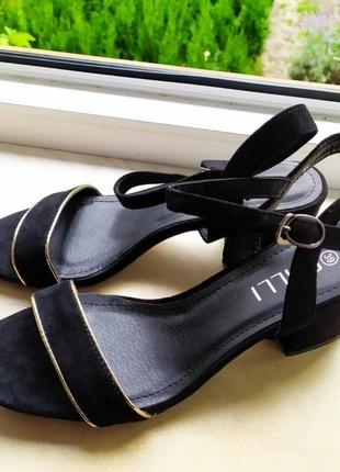 Босоніжки босоножки