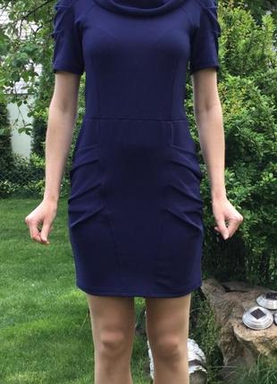 Синее платье с карманами