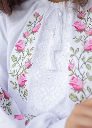 Женская вышиванка женская вышиванка белая блузка с нежной вышивкой3 фото