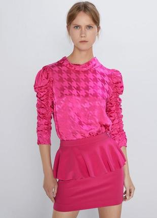 Розовая мини юбка с баской и воланами zara