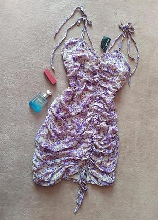 Неймовірне ніжне жіночне шифонове плаття з присборкой бретельки підкреслюють груди