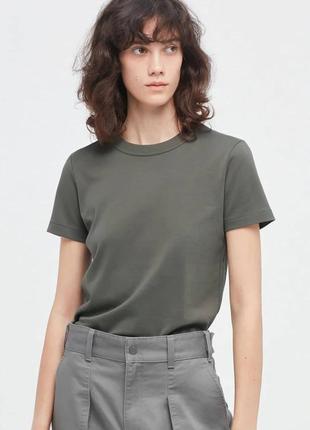 Качественная базовая футболкф uniqlo, серия u2 фото