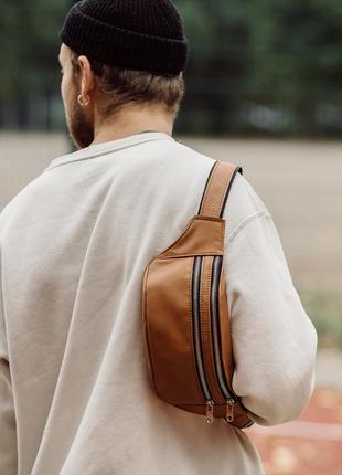 Чоловіча шкіряна сумка банка в коричневому кольорі  на пояс через плече2 фото