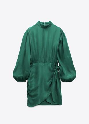 Зелена атласна сукня