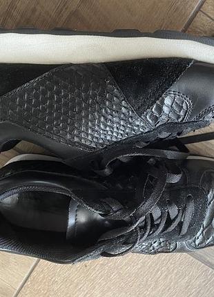 Кроссовки кожа zara