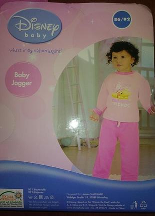 Тепленькая пижама или костюмчик.