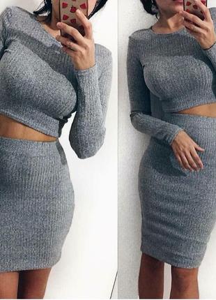 Сріблястий костюм із довгою спідницею