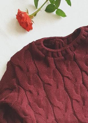 Вязаный свитер в красивом бордовом цвете