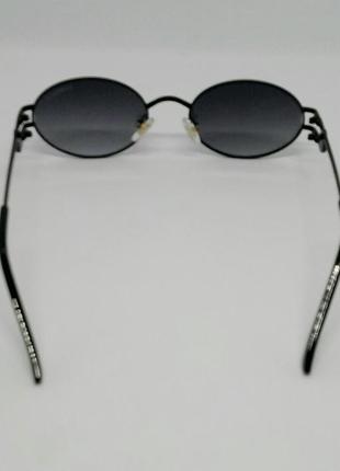 Versace чорні стильні вузькі овальні сонцезахисні окуляри в чорному металі5 фото