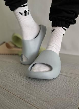Жіночі сірі літні гумові тапочки adidas yeezy slide🆕 тапочки ізі7 фото