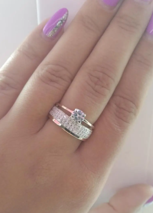 Женское серебряное кольцо с россыпью фианитов