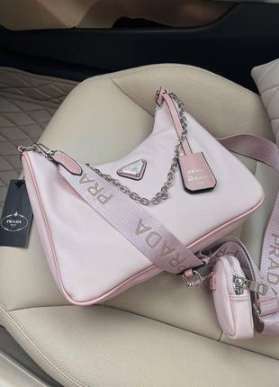 Трендова пудрова рожева жіноча сумочка в стилі prada re-edition light pink женская розовая пудра нейлоновая сумка бренд новинка2 фото