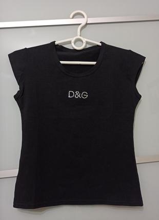 Жіноча чорна футболка з коротким рукавом з ліпленням d&g з каміння. жіноча футболка чорна