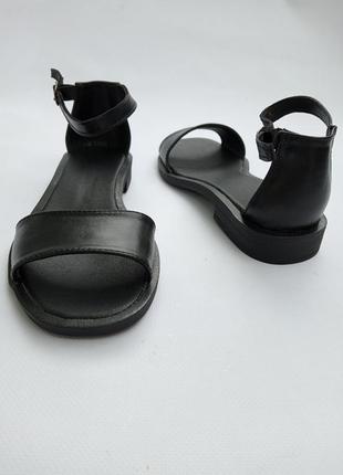 Женские черные босоножки с закрытой пяткой из натуральной кожи2 фото