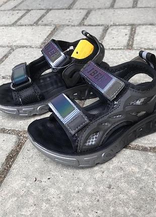 Босоніжки сандалі