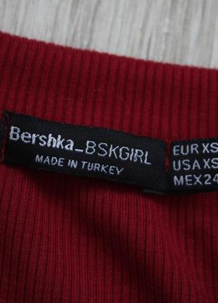 Бордовое платье футболка в рубчик с надписью bershka6 фото