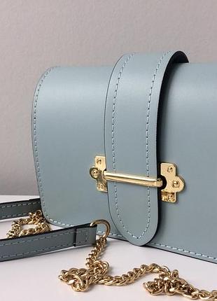 Шкіряна каркасна сумочка 29364 кроссбоди на ланцюжку сумка на пояс італія блакитна