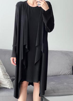 Чорне базове сукня з довгим рукавом