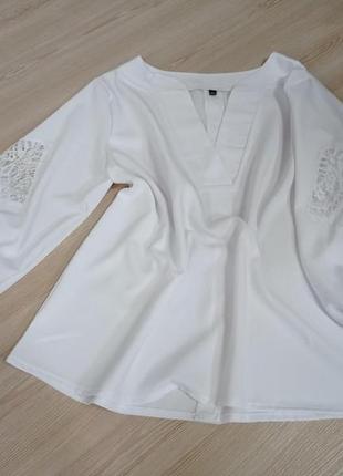 Красива біла блуза з мереживом4 фото