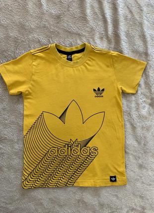 Футболка adidas на 6/7 років