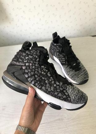 Кроссовки lebron
