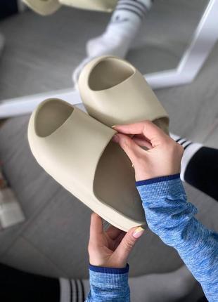 Тапочки adidas yeezy