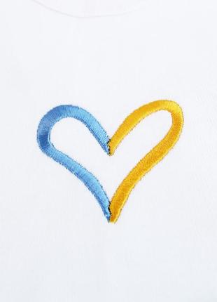Патріотичний боді бодік на короткий рукав вишитий з серцем жовто блакитний вишиванка боді бодік вишиванка вишита2 фото